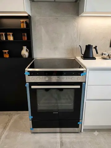 Siemens 60x60cm Freestanding Electric Ceramic Cooker – Like New Condition