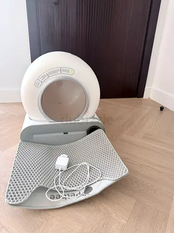 Automatic self-cleaning cat litter box (used, good condition)