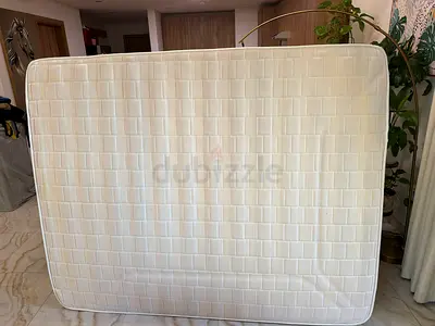 Queen-size mattress (used) - clean, good condition