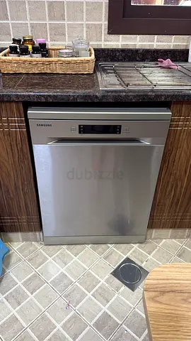 Samsung freestanding stainless steel dishwasher - good condition