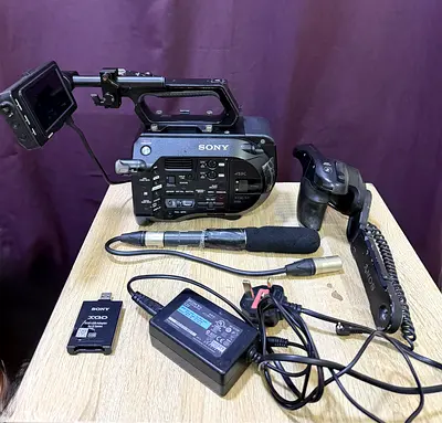 Sony PXW-FS7 4K Professional Camcorder with Handgrip, Mic & Charger