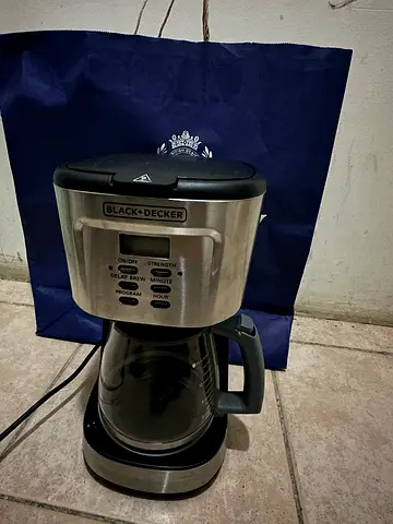 Black & Decker 12-Cup Drip Coffee Maker - Good Working Condition