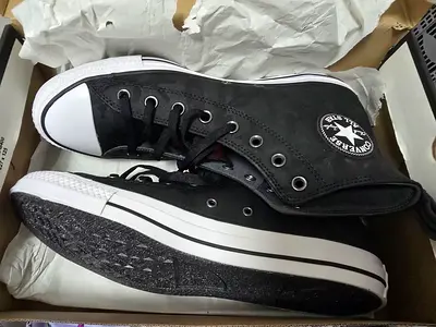 Converse black