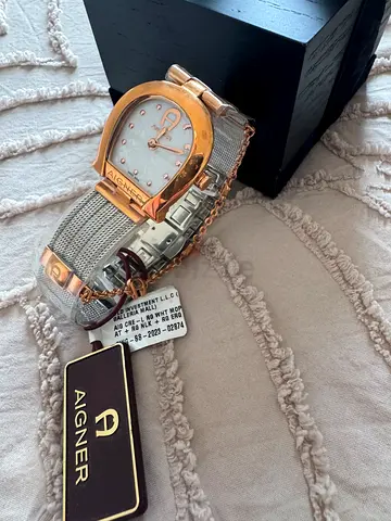 Aigner Ladies Gold-Tone Bracelet Watch with Mesh Strap - New (without box )