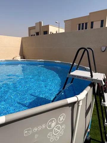Above Ground Swimming Pool with Ladder