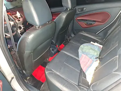 2011 FORD FIESTA 照片 4