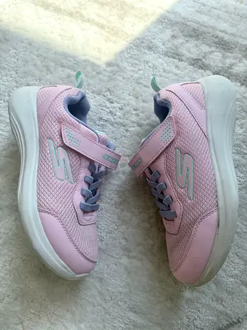 Light Pink Skechers childrens Sneakers - Comfortable, Gently Used EU 36