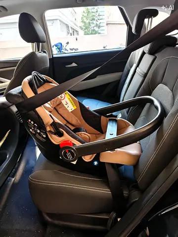 Juniors Golf Pro Infant car seat / baby carrier in good condition (rear-facing)