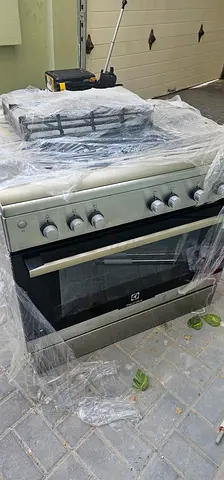 Stainless Steel 5-Burner Gas Cooker with Oven - Very Good Condition