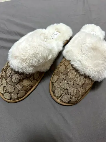 Coach furry logo slip-on slippers, women's size never used