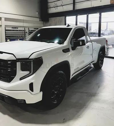 Pristine 2023 GMC Sierra 1500 - GCC Specs - Low Mileage