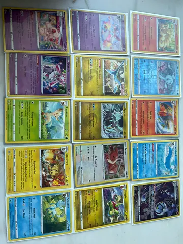 Lot of 35Pokémon TCG Gold & Holo Cards - Mixed Set