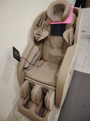 Full-body Massage Chair — Mint Condition