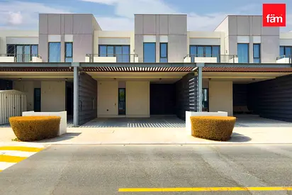 Single Row | Prime Location | Steps To Amenities