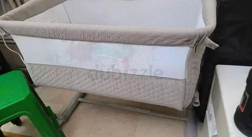 Bedside crib with musical device