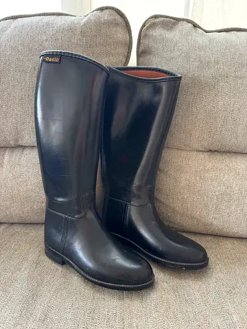 Daslö Riding Boots + Horsey Riding Gloves