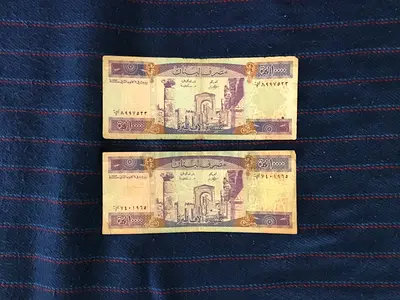 2 RARE VINTAGE 1993 LEBANON 10,000 LIVRES BANKNOTES