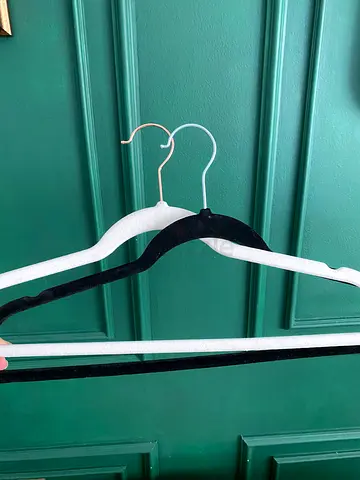 Set of Velvet Non-Slip Clothes Hangers (Black & White) -
