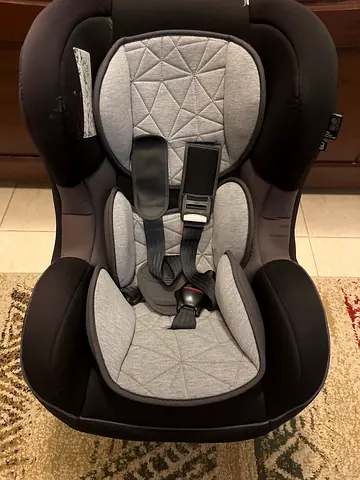 Pair of Convertible Infant/Toddler Car Seats - Like New Condition