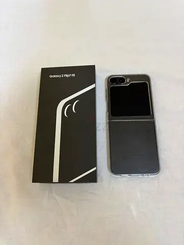Samsung Galaxy Z Flip7 FE with box and clear case - Excellent condition (Unused)