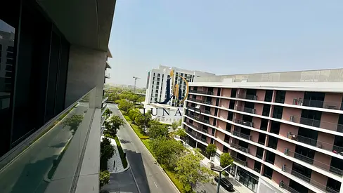 OPEN VIEW//-WITH HUGE BALCONY//-SPACIOUS LAYOUT//-READY TO MOVE//-