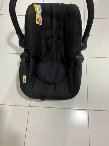 Black infant car seat / baby carrier - good condition