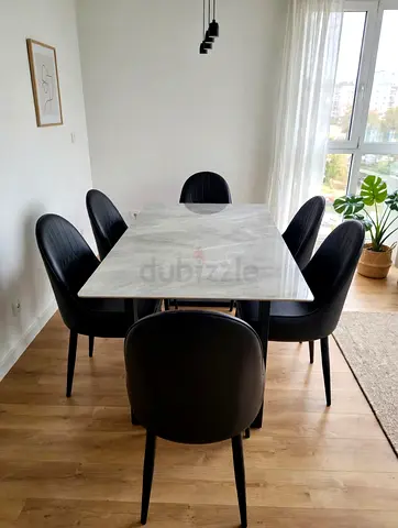 Dining table with 6 black upholstered chairs (marble-look top) - Good condition