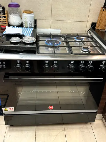 For Sale: HOOVER Italian Gas Oven (90x80 cm)

• Brand & Origin: HOOVER (Italian Made)
• Dimensions