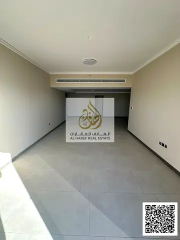 🌟 شقة واسعة 3 غرف وصالة + غرفة خادمة ومخزن | موقف خاص وغاز مركزي | البستان (قرب محطة الحافلات وسوق الذهب)