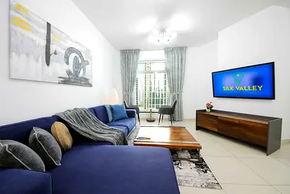 Stylish 2-Bedroom Apartment in Iconic Lofts East Tower