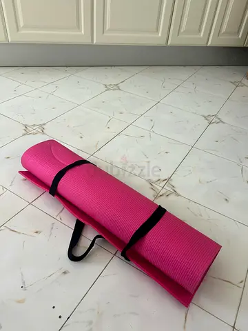 Pink yoga mat with carrying strap - lightly used