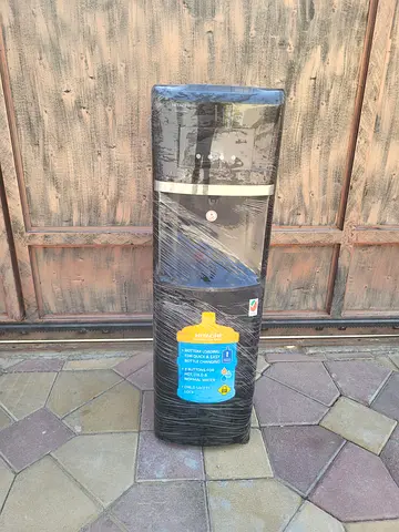 Bottom load water dispenser