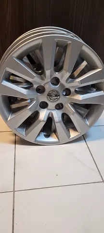 Set of 4 Original Nissan Hubcaps – 16-Inch (Used)