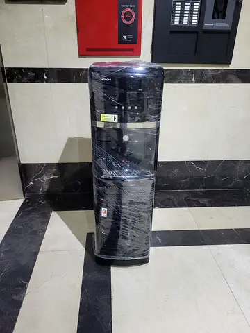 Bottom load water dispenser