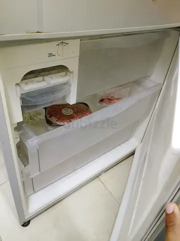 ثلاجه كبيره حاله 18.4 قدم ممتاذه فريزر تحت