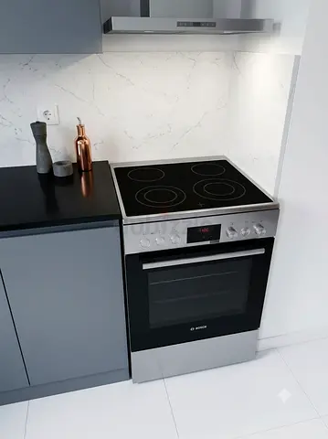 Bosch 60x60cm Electric Ceramic Cooker – Great Condition | Premium Appliance