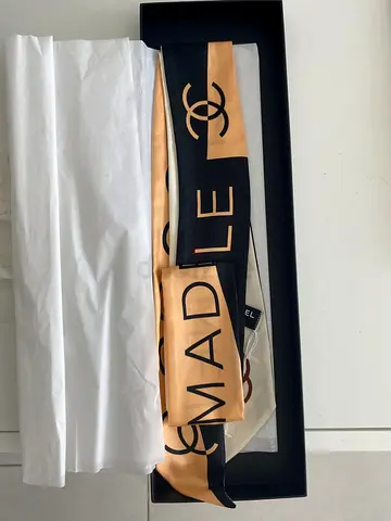 Chanel silk ribbon / twilly in black and beige (with box)