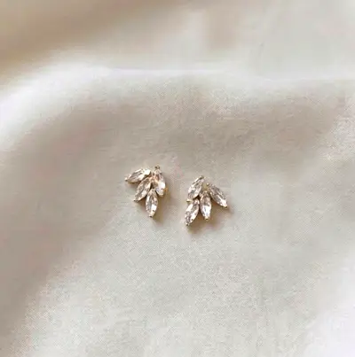 Zircon stud earrings