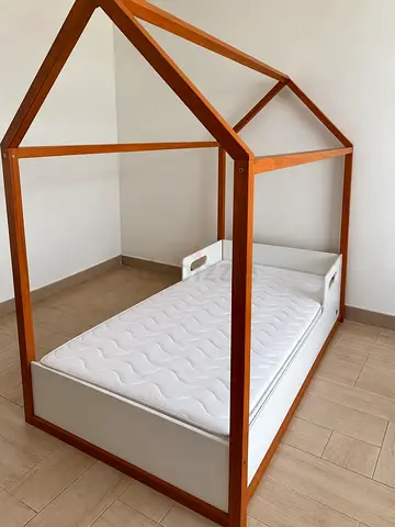 Toddler house-frame bed with mattress — solid wood, single size