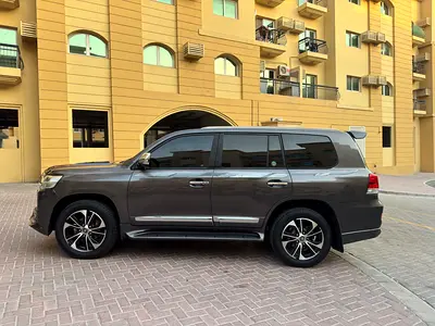 2013 Toyota LAND CRUISER photo 4