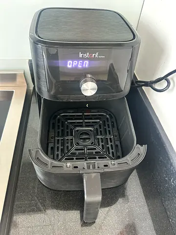 Instant Vortex Air Fryer - 4L, used, good condition