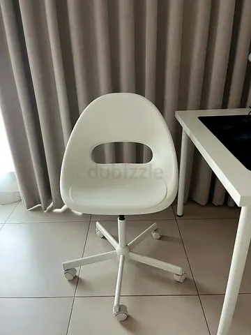 White Modern Swivel Office Chair with Wheels — Good Condition