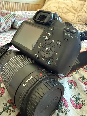 Digital SLR Canon EOS 1100