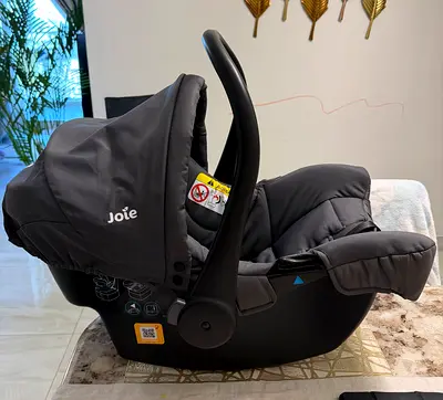 Joie infant car seat / newborn carrier - good condition