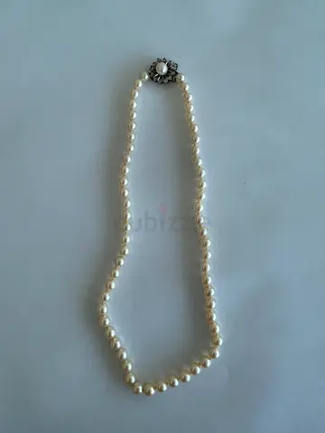 Classic Akoya single-strand pearl necklace with clasp