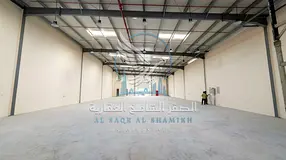 Warehouse for rent in Al Sajaa Al Jalil, 9,000 sq ft, main road, high ceiling, 40 kW power, office, 