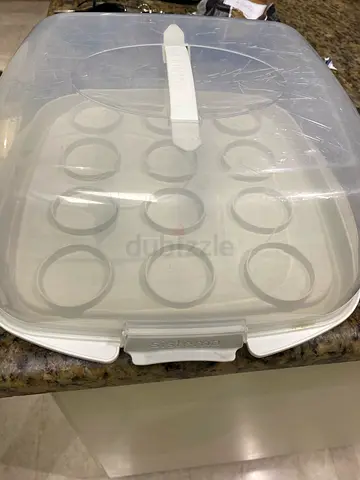 Cupcake tray with cover.