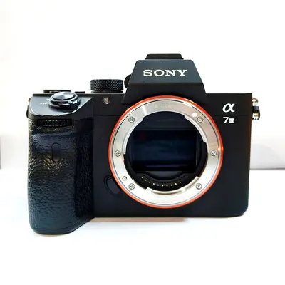 Sony ILCE-7M3 Alpha 7 III with 35mm full-frame image sensor - Excellent Condition