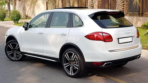 صورة 2 لـ 2015 Porsche CAYENNE