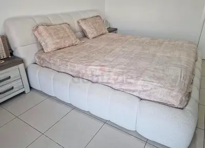 King size Bed with Hydraulic base